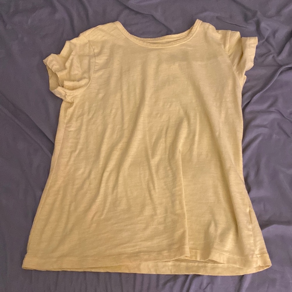 This shirt is a small in women